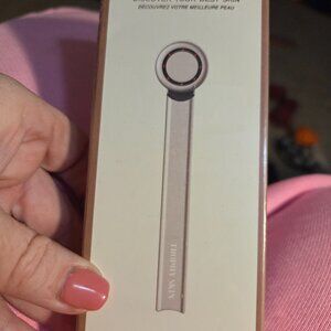 TROPHY SKIN BrightenMD 4-in-1 LED Light Therapy Device‎ (NEW & SEALED IN BOX!)